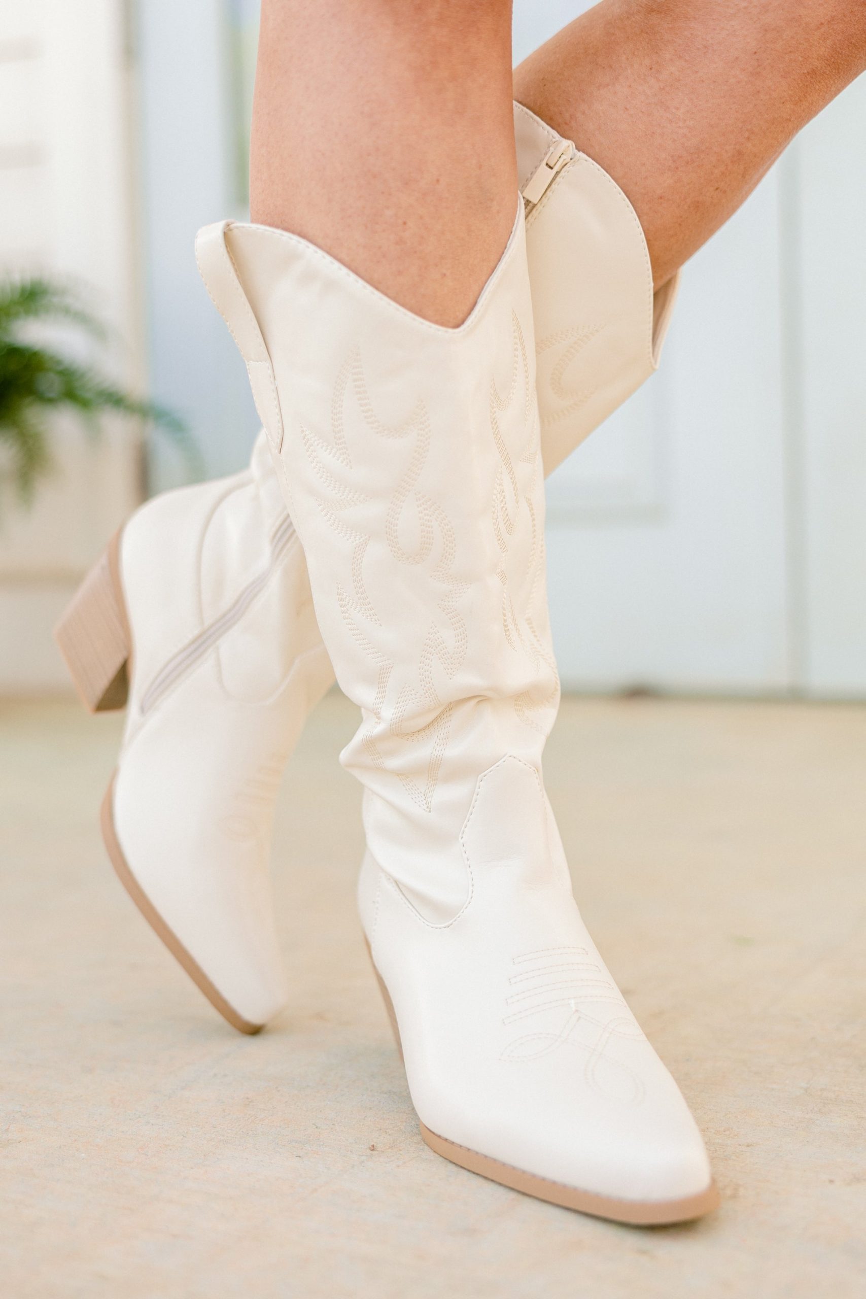 All Good News Boots, Bone