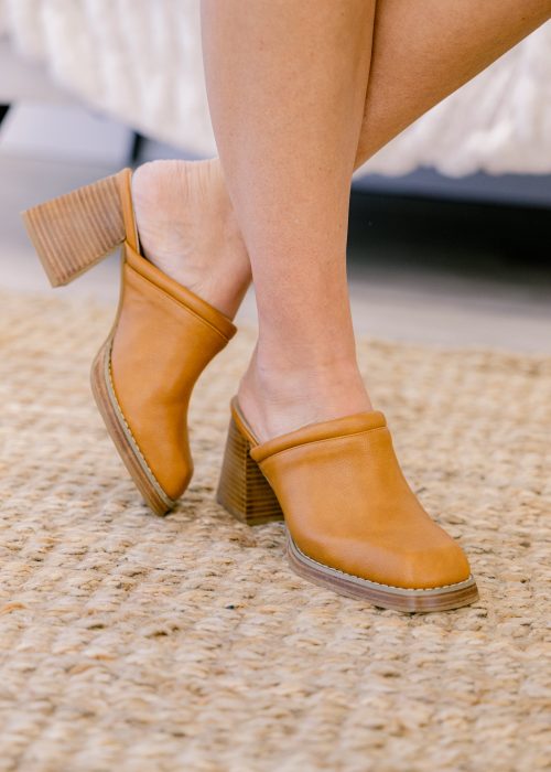 Just Wing It Clogs, Camel