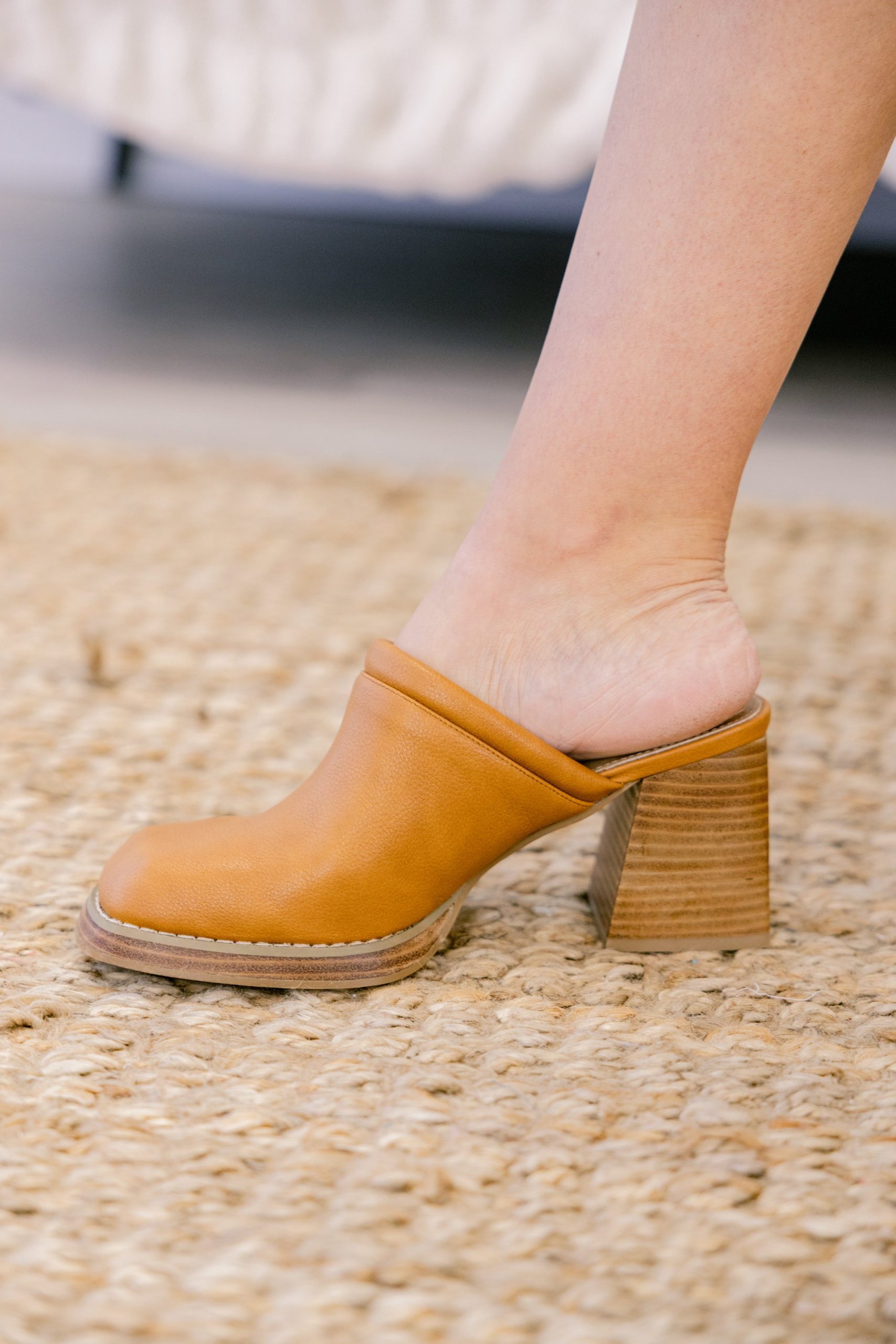 Just Wing It Clogs, Camel - Image 4